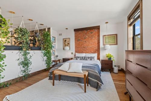 Olde Richmond House | Trendy Fishtown with Spacious Backyard and Walking Distance to Bars and Cafes