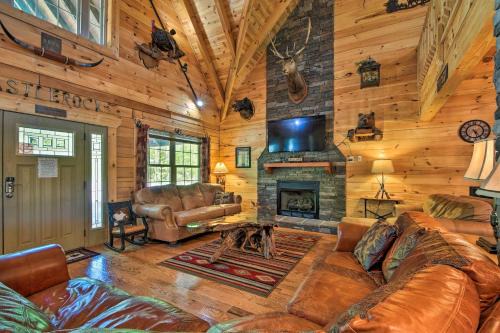 Trenton House | Trenton Cabin w/Hot Tub - 14 Mi to Lookout Mtn!