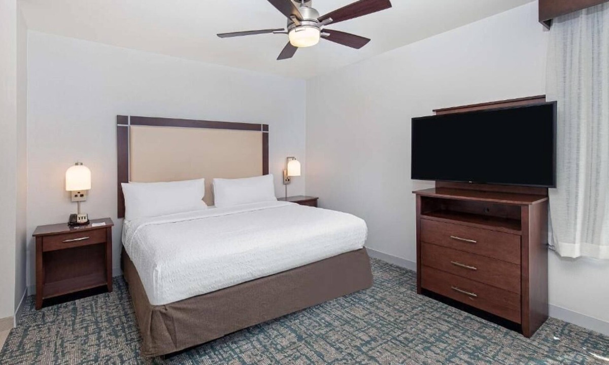 Sandy Springs Hotel | Triple Comfort | 3 Suites w/Free Breakfast, Parking & Pool Near Perimeter Mall