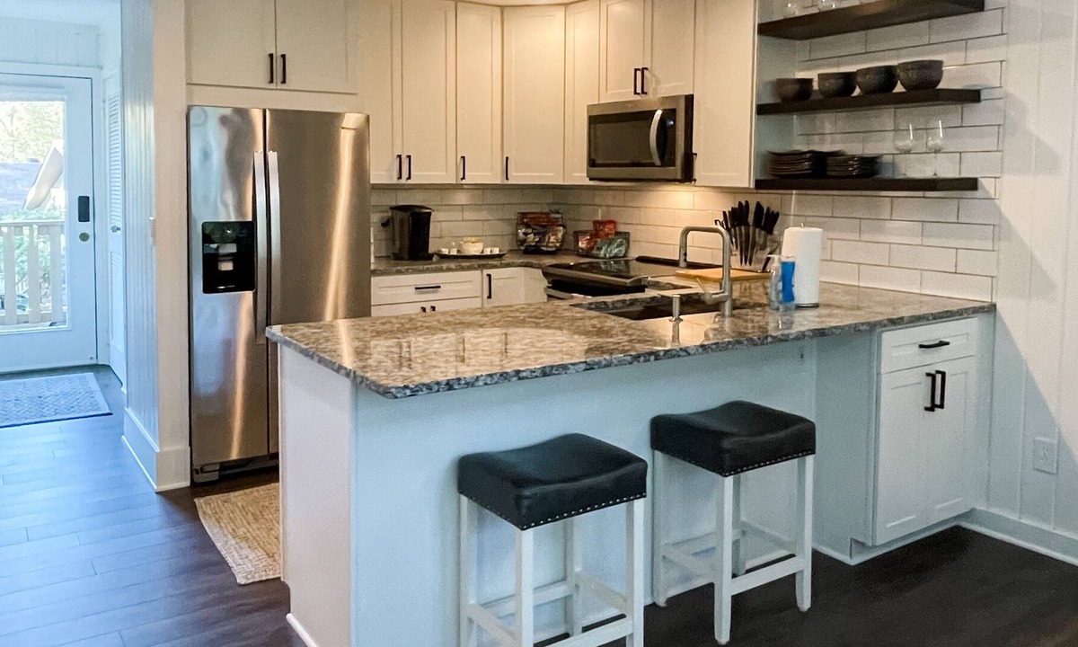 Salem Condo | Tritoon Rental | Lake Keowee Condo | Private Balcony | Beach | Mtns| Pool | Golf