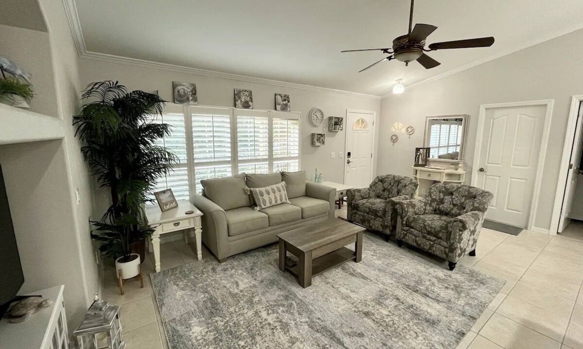 North Port House | Tropical Getaway close to Mineral springs,Beaches!