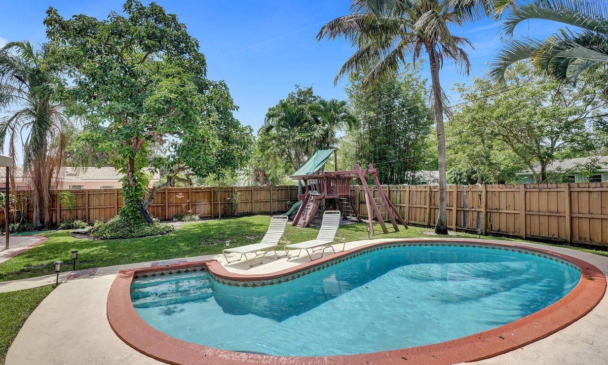 Deerfield Beach Villa | 🌴TROPICAL OASIS 🌺+heated Pool-4BR/2Kings/1mi to BEACH! 8 GUESTS