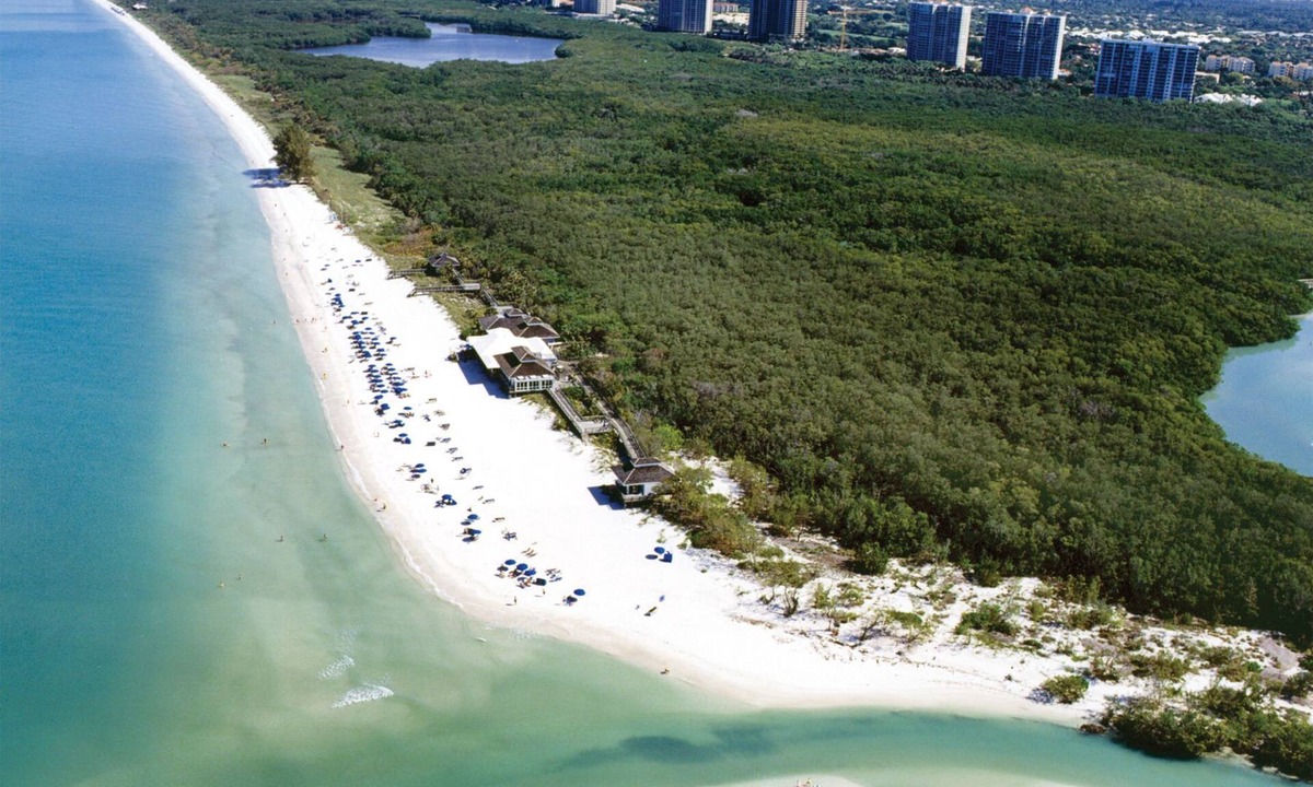 Pelican Bay Condo | Tropical Paradise Vacation at Valencia in Pelican Bay. BOOK NOW FOR 10% DISCOUNT