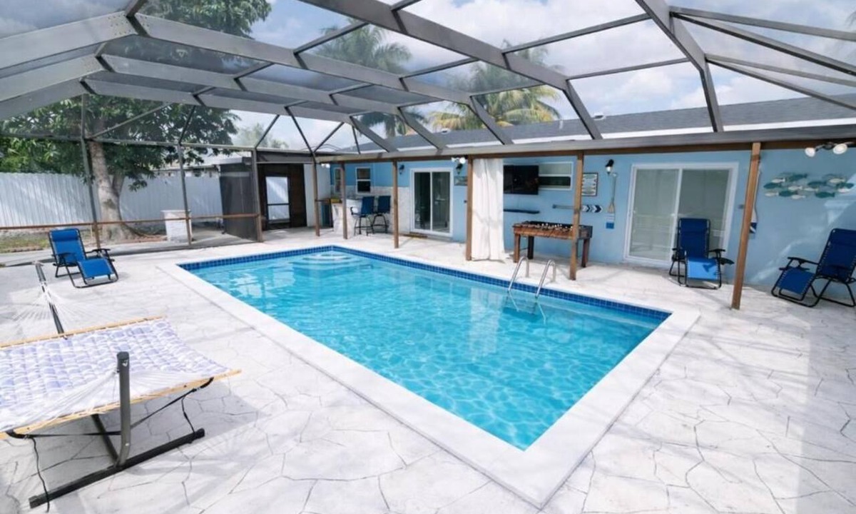 Driftwood House | Tropical Pool Oasis Near HardRock Casino Beach