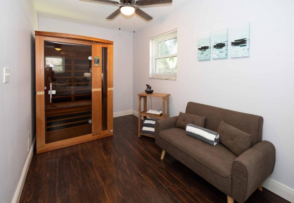 Boynton Beach Villa | Tropical Spa Escape Sauna Pool Hot tub Firepit BBQ