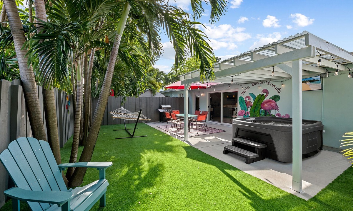 Dania Beach House | *Tropical SPA! Hot tub, ping pong table, 5 min to BEACH, airport, & downtown!*