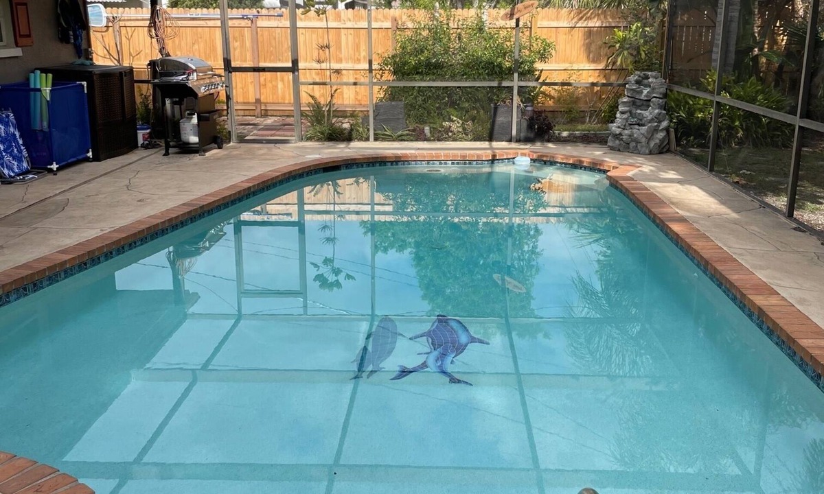 Venice Gardens House | Tropical vacation house with large, heated pool and spacious, open floor plan