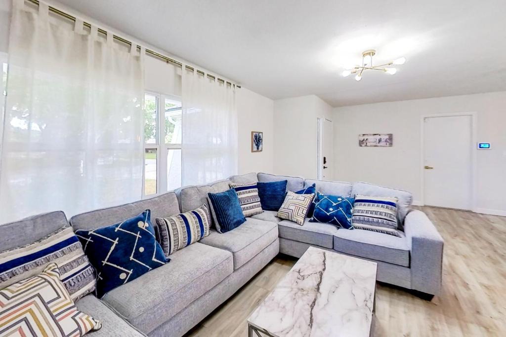Dunedin House | Tropical Vibe