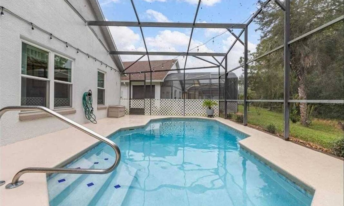 Eagle Pointe South Villa | Tropical Views 4bdr Sleeps 8. Close to Parks!