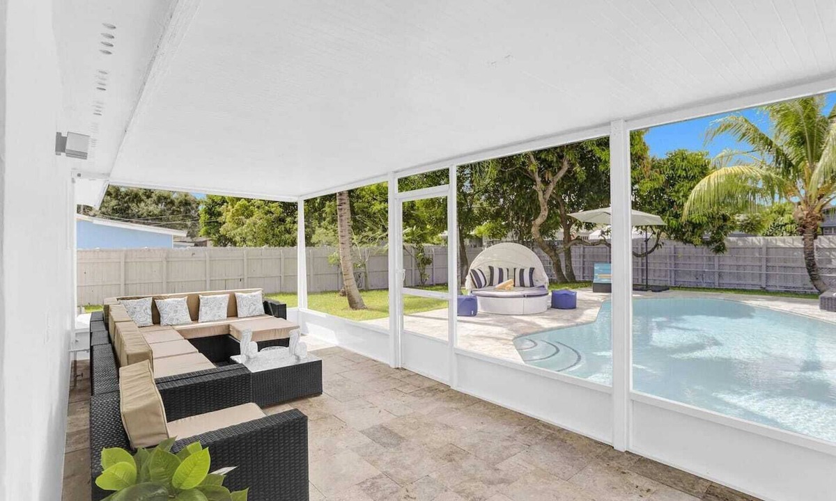 Driftwood Villa | Tropical Villa. feels like paradise. private, peaceful, and central to many stores.