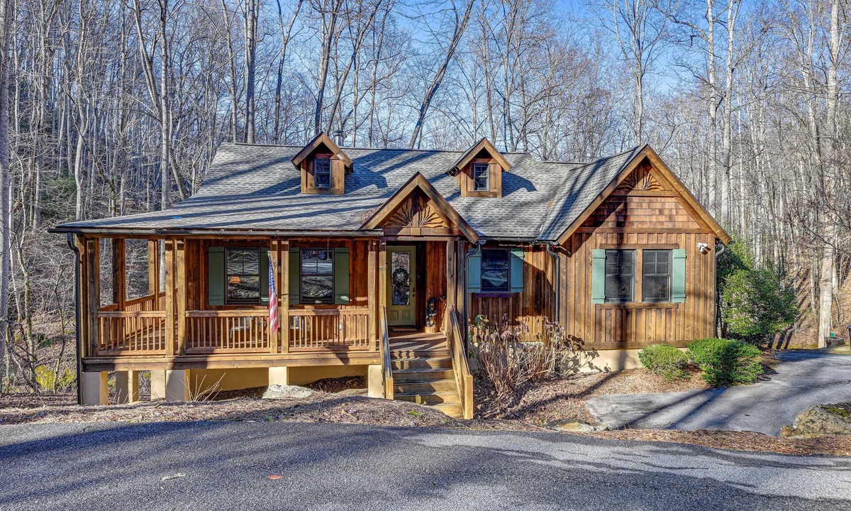 Bear Lake Reserve Cabin | Tuckasegee Cabin ~ 3 Mi to Bear Lake!