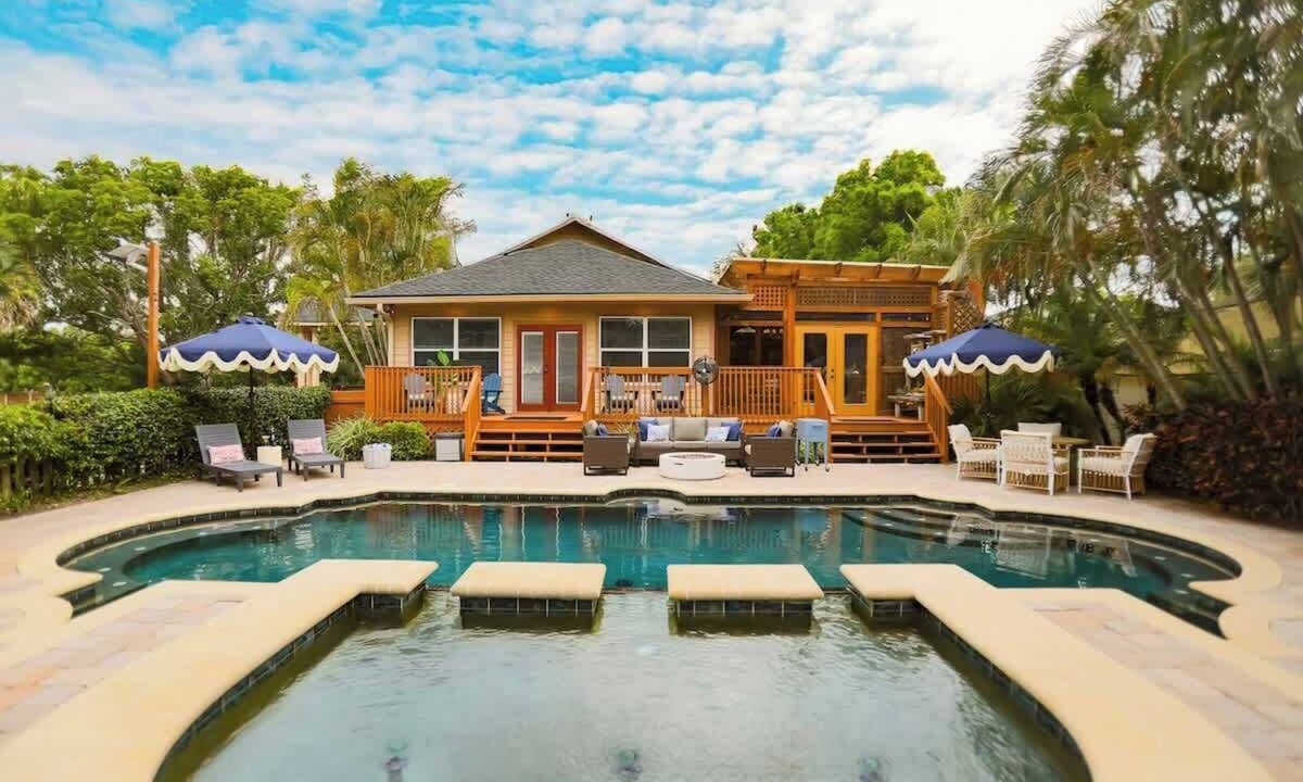 Dunedin House | Tuscan Breeze Pool, Beach, Games, Dog Park, Movies