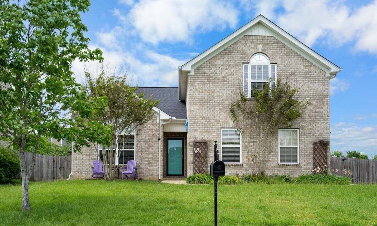 Spring Hill House | Twin Feather Run 6004-TN Retreat-Sleeps 8