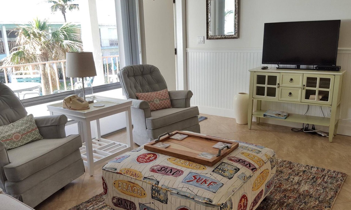 Hillsboro Beach Apartment | Two Bedroom Apartment #207/209