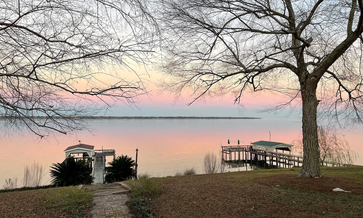 Santee House | Two Palms Lakehouse in Santee Just minutes from I95