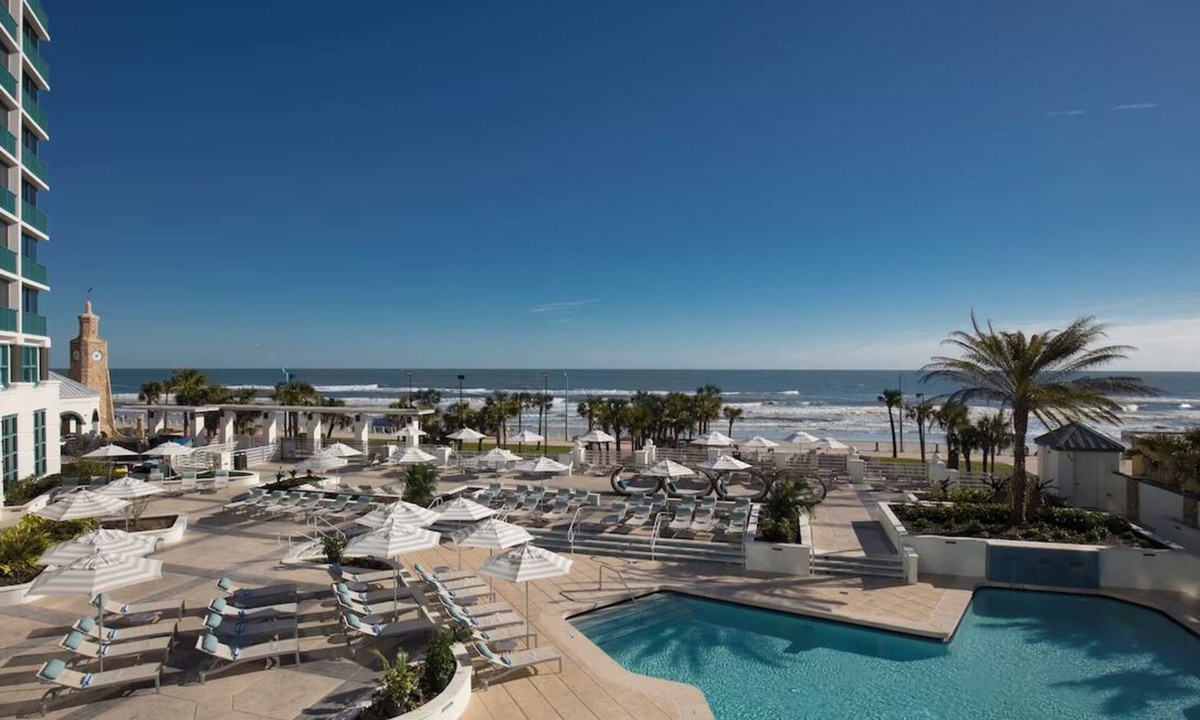 Brush - Stewarts Hotel | Two Pet-friendly Accommodations Near Daytona Beach, with Outdoor Swimming Pool!