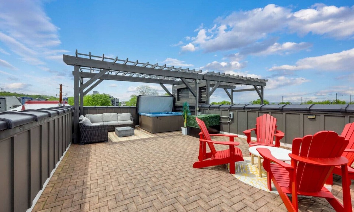 Hadley - Washington House | Two Townhomes - Hot Tubs and Rooftop Balconies