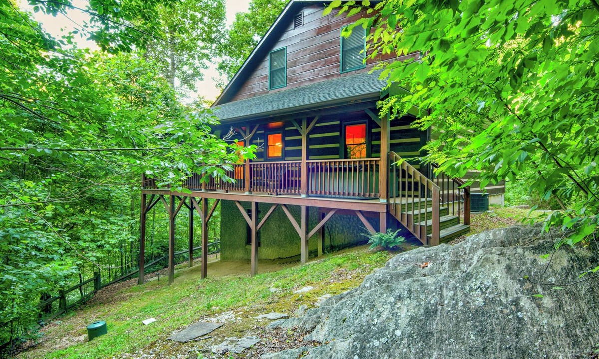 Boone Cabin | Uncle Johns Cabin | Valle Crucis | Hot Tub, Game Room, Fireplace