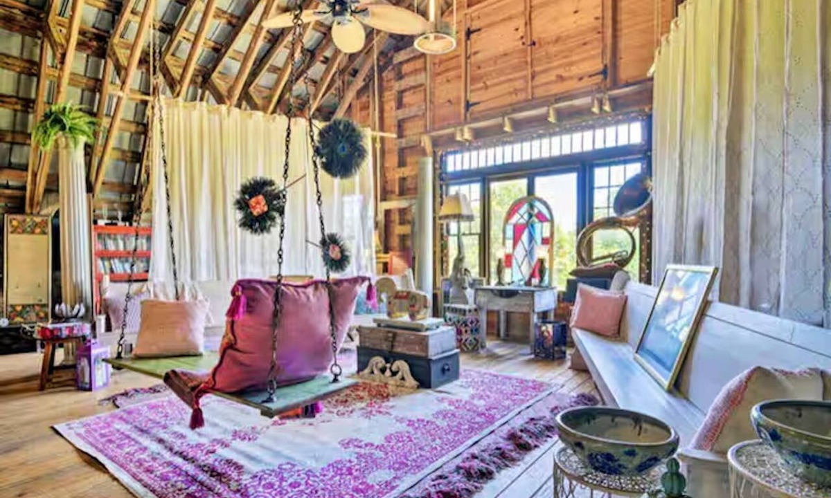 Wallburg House | Unique Barn Farm Stay w/Game Room & Farm Views