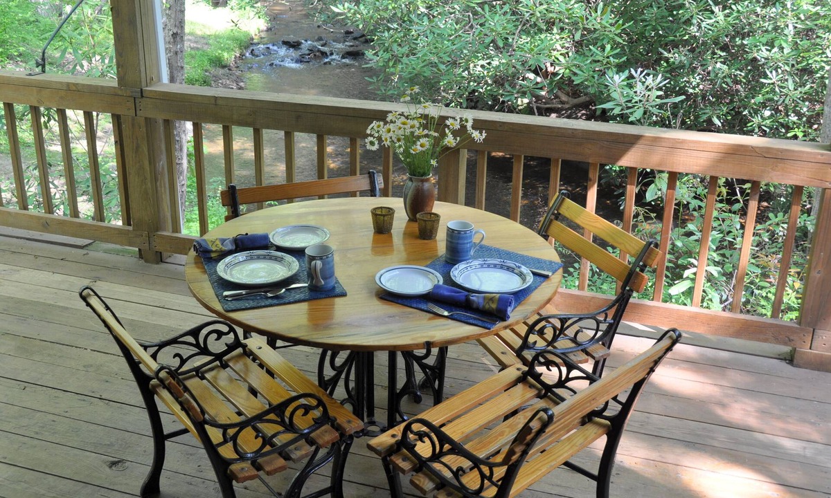 Tellico Plains Cabin | Unique Mountain Cabin on Coker Creek - Hot Tub, HDTV, AC, WiFi