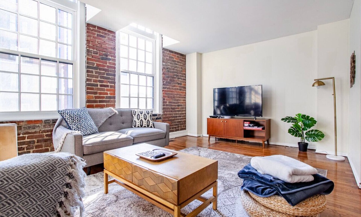 Old City Apartment | Unique Old City Loft - Minutes from Market Square