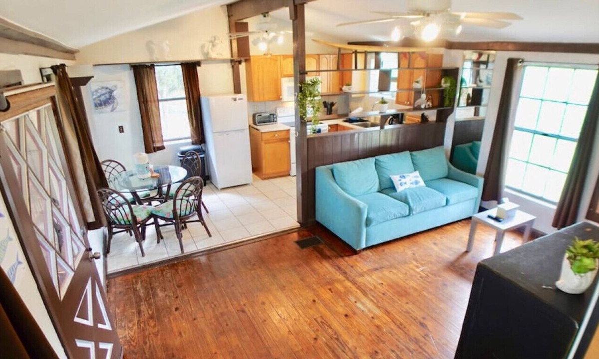 Windermere House | UNIT D · Oceanic Lakeside Windermere Bungalow, 1 GB Wi-Fi