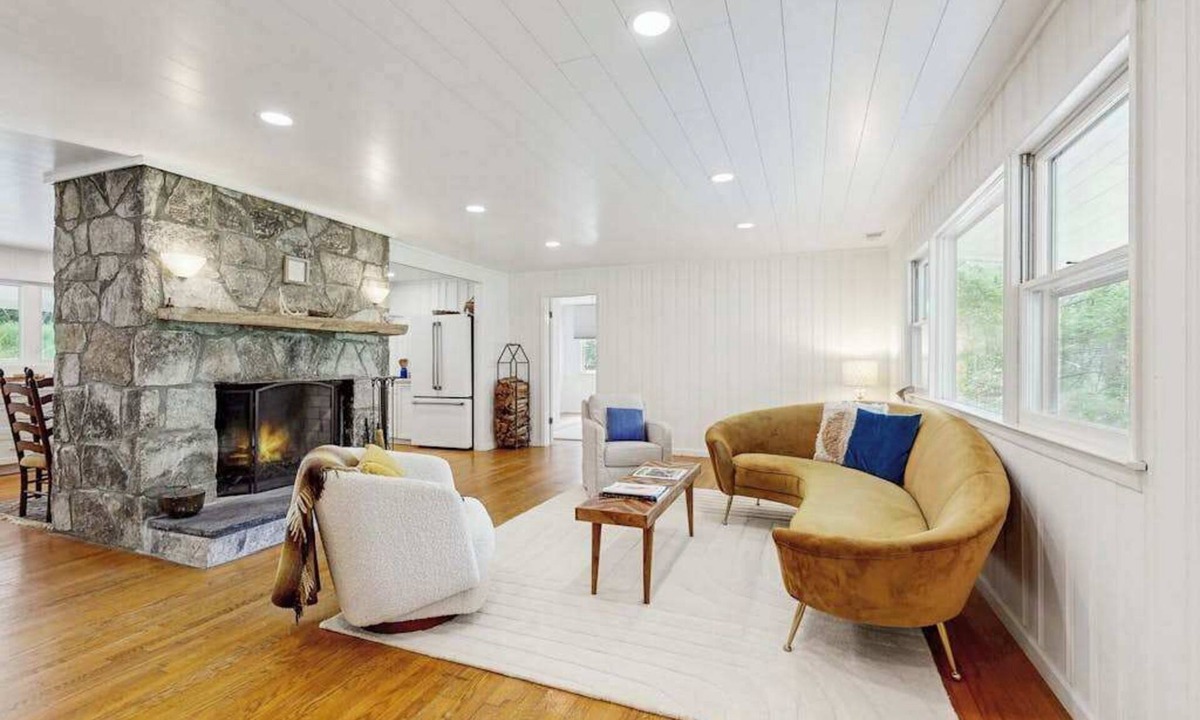 Highlands House | Unplugged Retreat, covered porch, BBQ, firepit