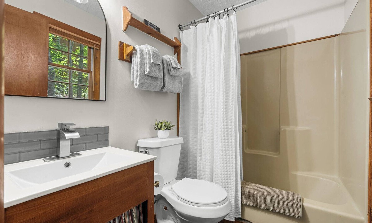 Blairsville Cabin | Unwind in Charming Mountain Retreat near Helen, Blue Ridge & Appalachian Trail