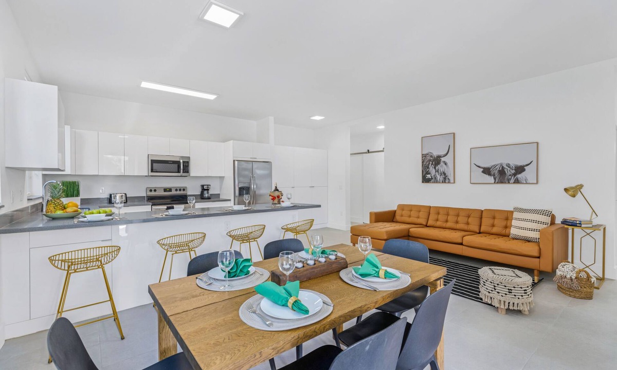 Liberty City House | UP TO 16 GUESTS! MODERN HOUSE NEAR WYNWOOD