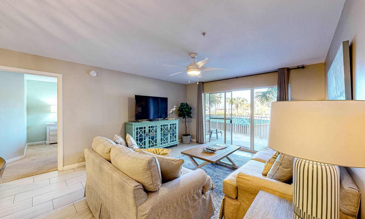 Miramar Beach Condo | Updated 1st-floor condo with large private balcony, pool, grills, firepit, & gym