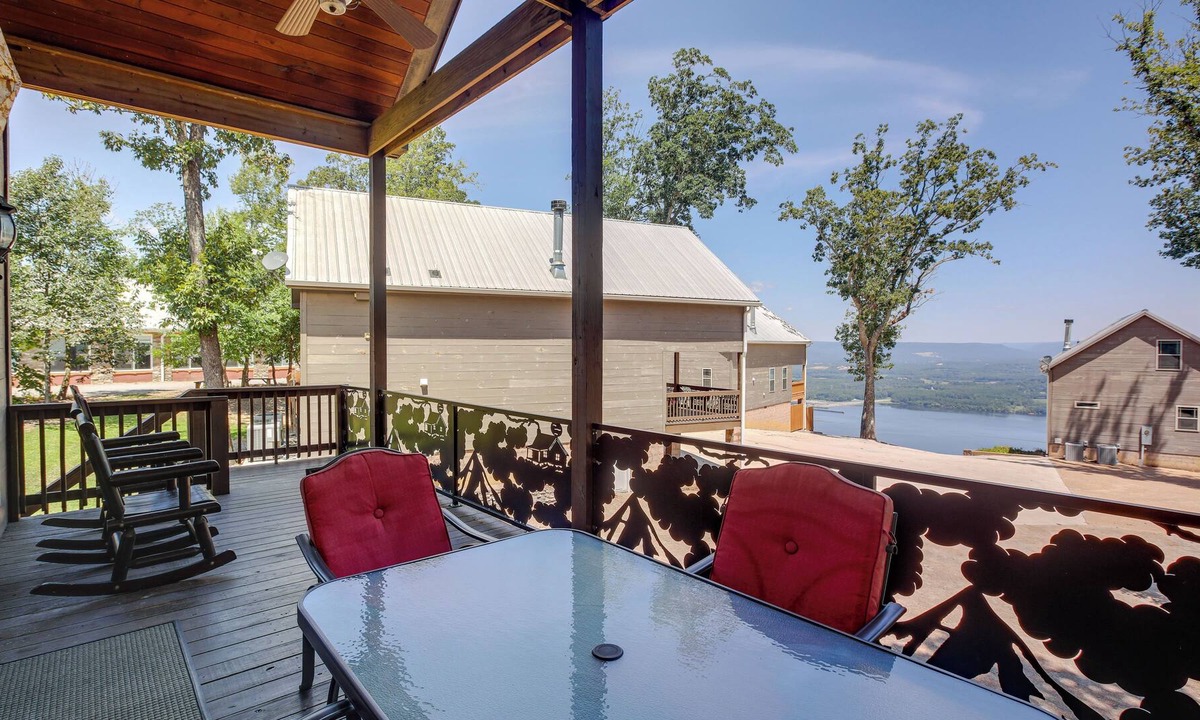 Bryant Apartment | Updated Bryant Cabin w/ Hot Tub & Lake Views!