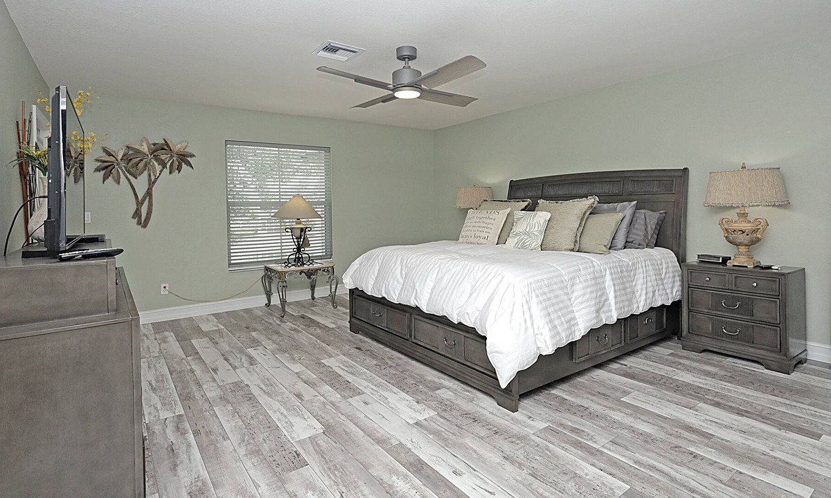 North Naples Villa | Updated Lakefront Villa!