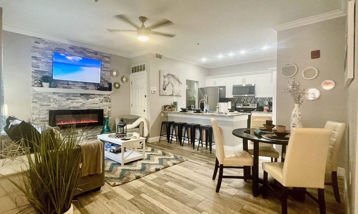 Seminole Condo | UPDATED REMODELED CONDO- NO STAIRS 2 MILES TO THE BEACH! PETS ok! HEATED POOL