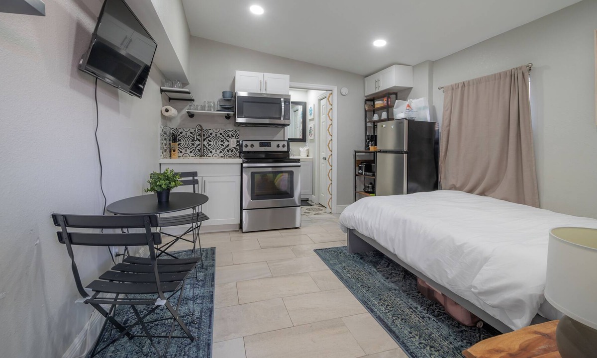 St. Petersburg Apartment | Updated St. Pete Studio at The Urban Standard 9