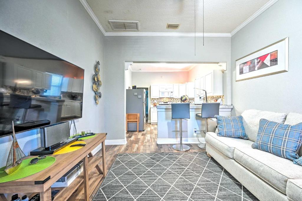 Ybor City Apartment | Updated Ybor City Duplex ~ 1/2 Mi to Seventh Ave!