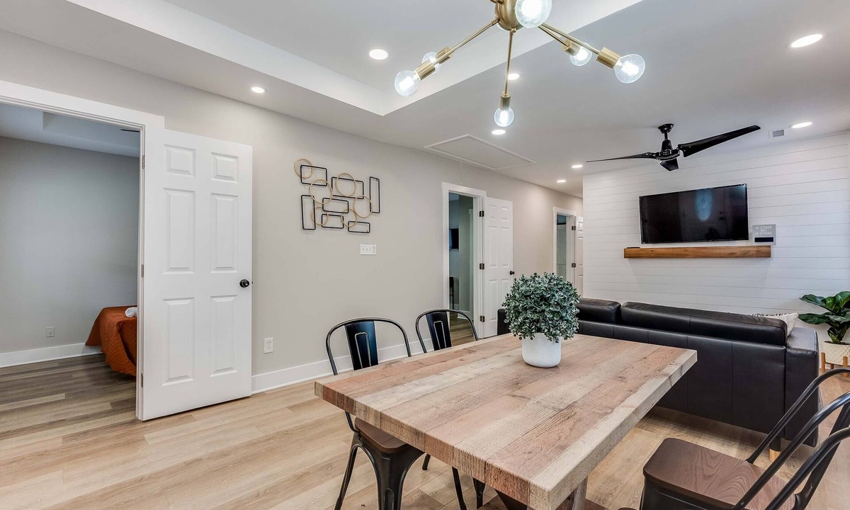 Pittsburgh House | Upgraded and close to downtown and 75/85
