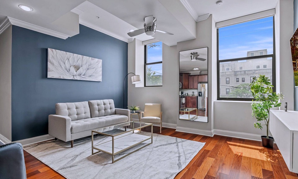 Olde Kensington Apartment | Upscale 2BD | NoLibs | Sleeps 4 | Fitness Center