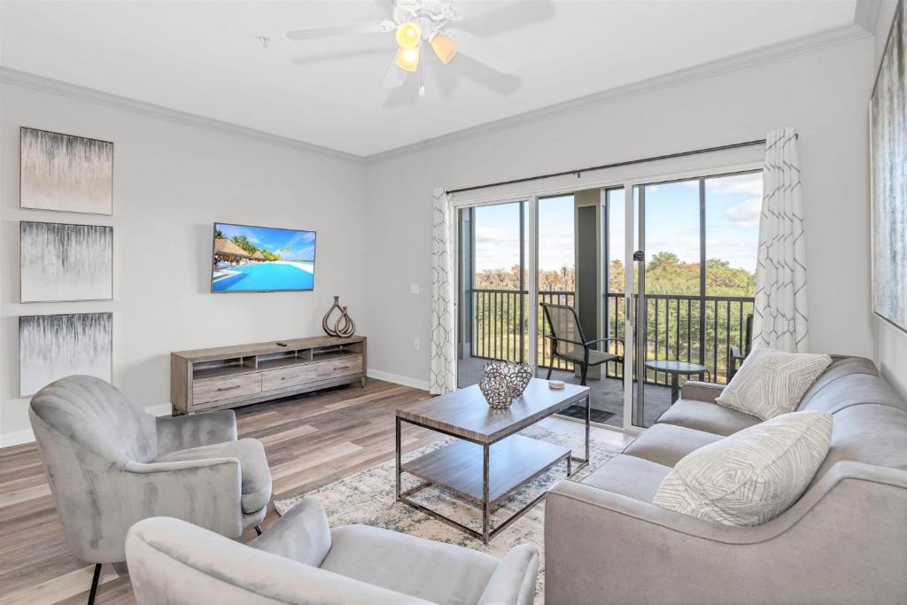 Upscale | West Kissimmee