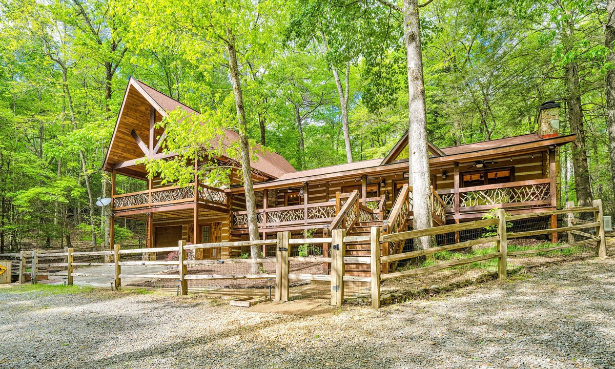 Hidden Lake Cabin | Upscale cabin with secluded setting - fireplaces, central AC & huge front porch