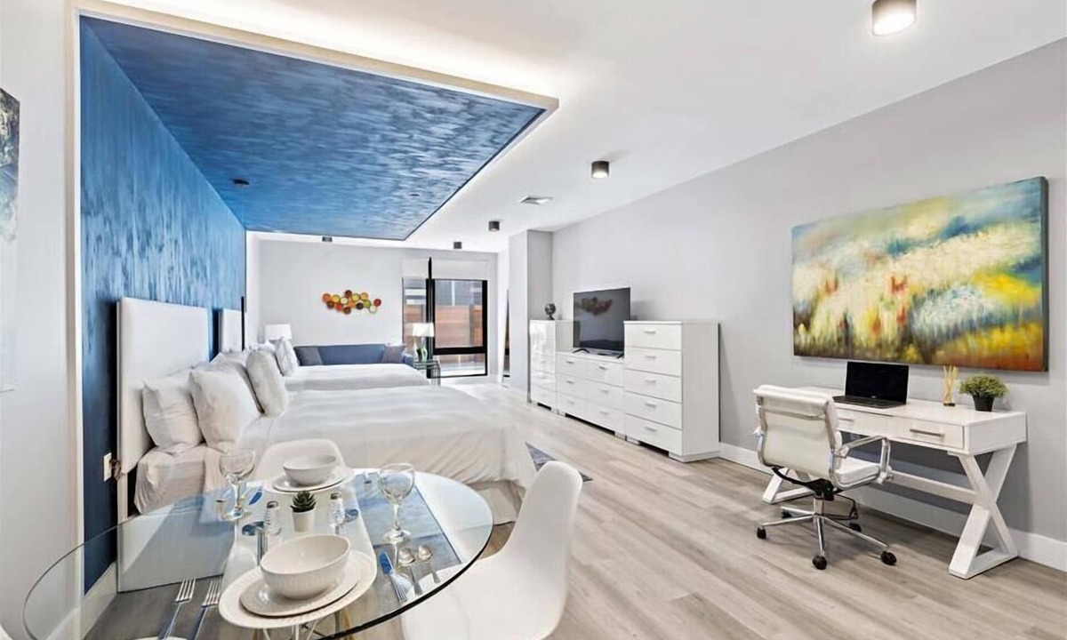 Port Morris Hotel | Upscale Double King Suite| Fitness Center | Mott Haven
