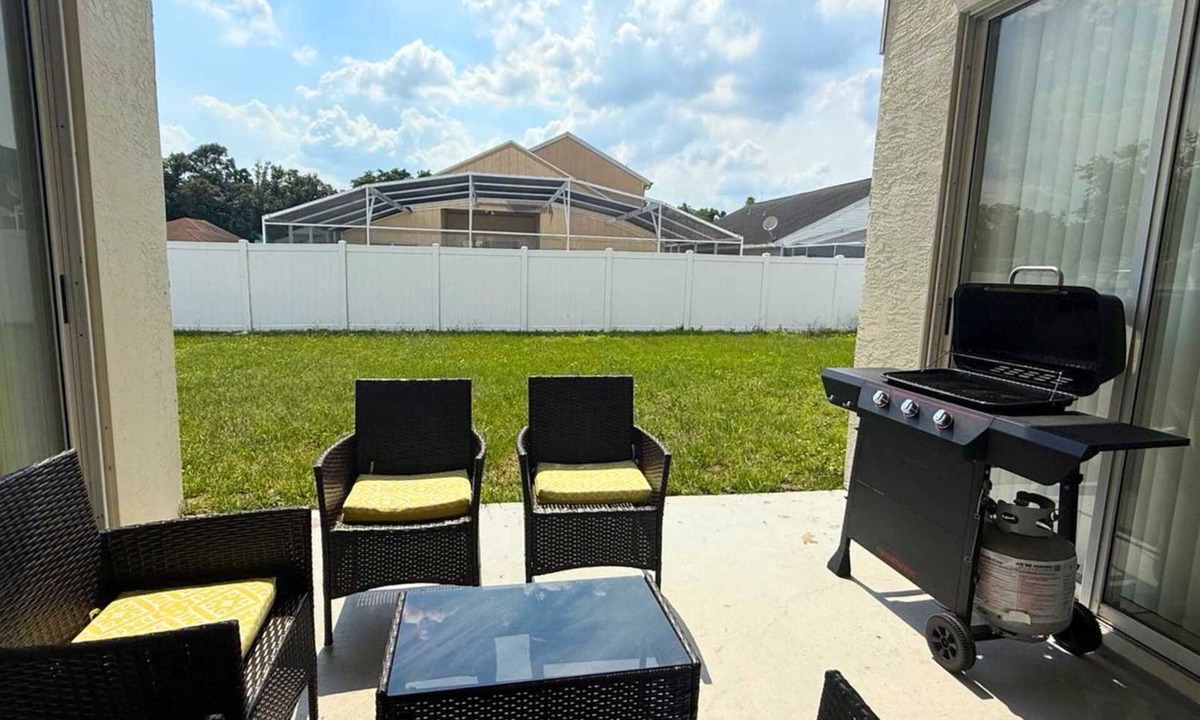 Chatham Park House | Upstay Stylish 3BR Family-friendly Retreat w Patio