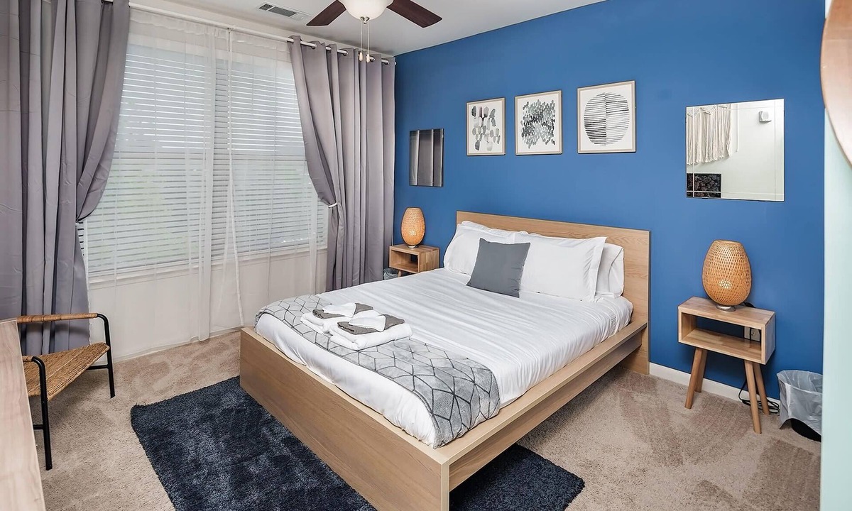 Fourth Ward Apartment | Uptown 4th Ward Upscale Apt Year-Round Pool