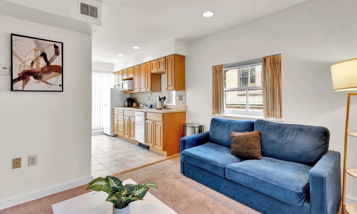 Rittenhouse Row Apartment | Urban 1BR | Sleeps 4 | Steps to Rittenhouse Square