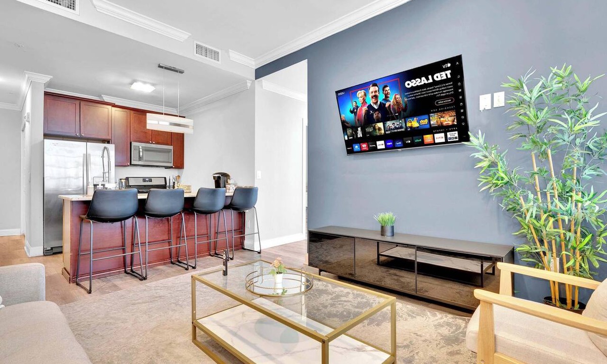 Olde Kensington Apartment | Urban 2BD | Near Independence Hall | 2Beds | Gym