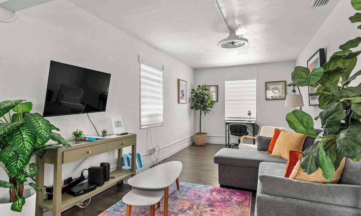 Kenwood Apartment | Urban Studio w/Free Parking & Walkable Location