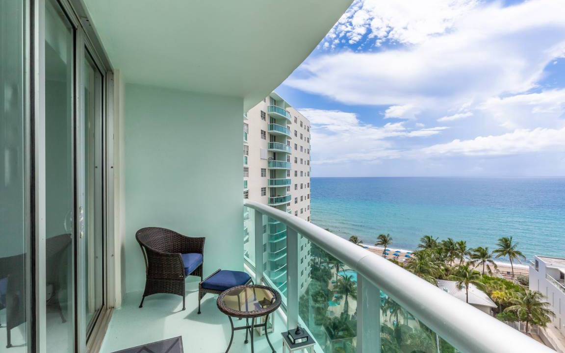 Hollywood South Central Beach Condo | 127 m² Condo ∙ 2 bedrooms ∙ 6 guests