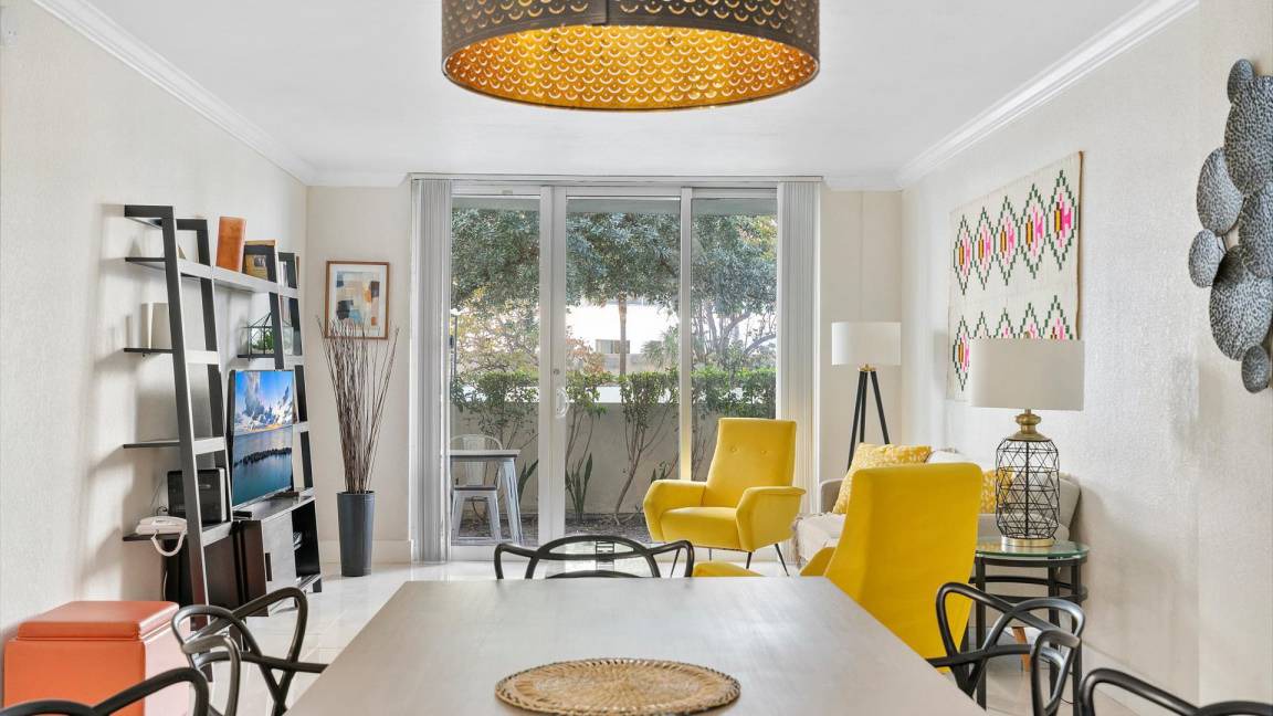 Hollywood South Central Beach Condo | 81 m² Condo ∙ 2 bedrooms ∙ 6 guests