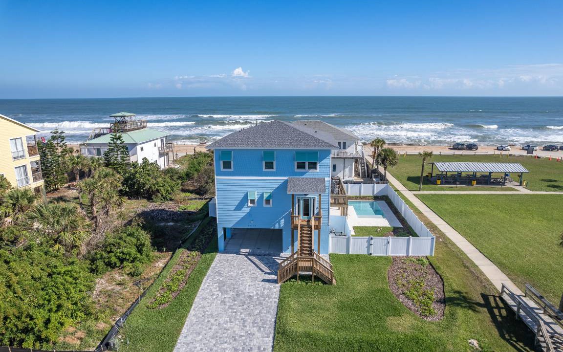 Bethune Beach House | 445 m² House ∙ 4 bedrooms ∙ 10 guests