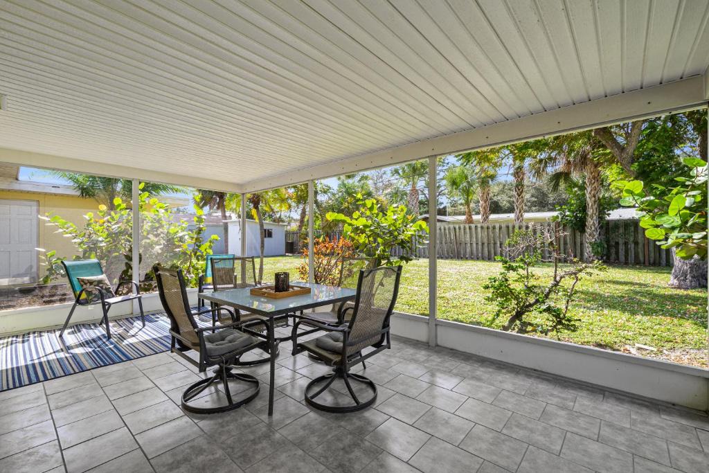 Golden Beach House | Venice Harbor 604, 1 Bedroom, WiFi, Sleeps 4, Pet Friendly