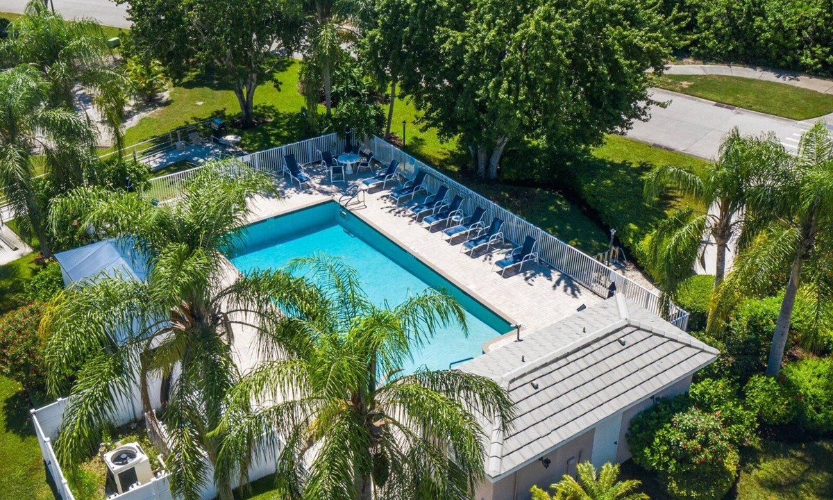 Plantation Condo | Venice Tropical Condo